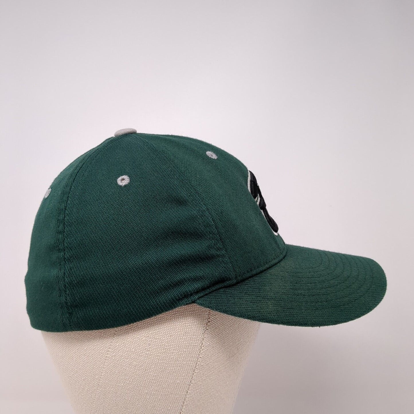 Richardson Pulse Fitted Hat Green XS-S Embroidered Letter B 6 Panel