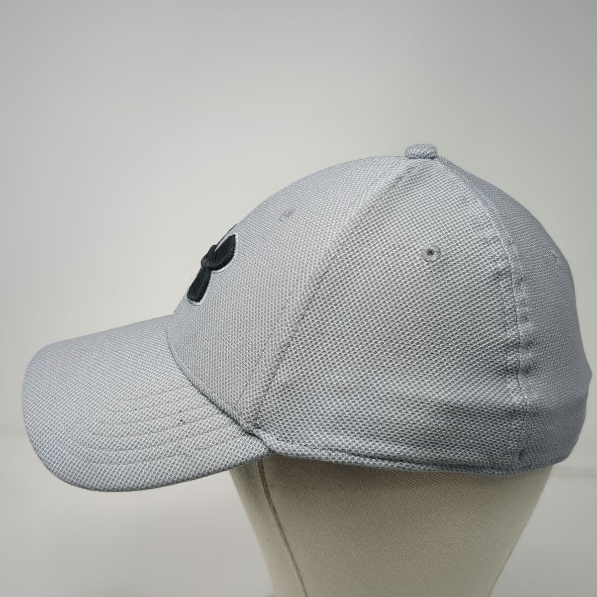 Under Armour Baseball Cap Gray XL Fitted Mesh Stretch Fit Breathable Hat