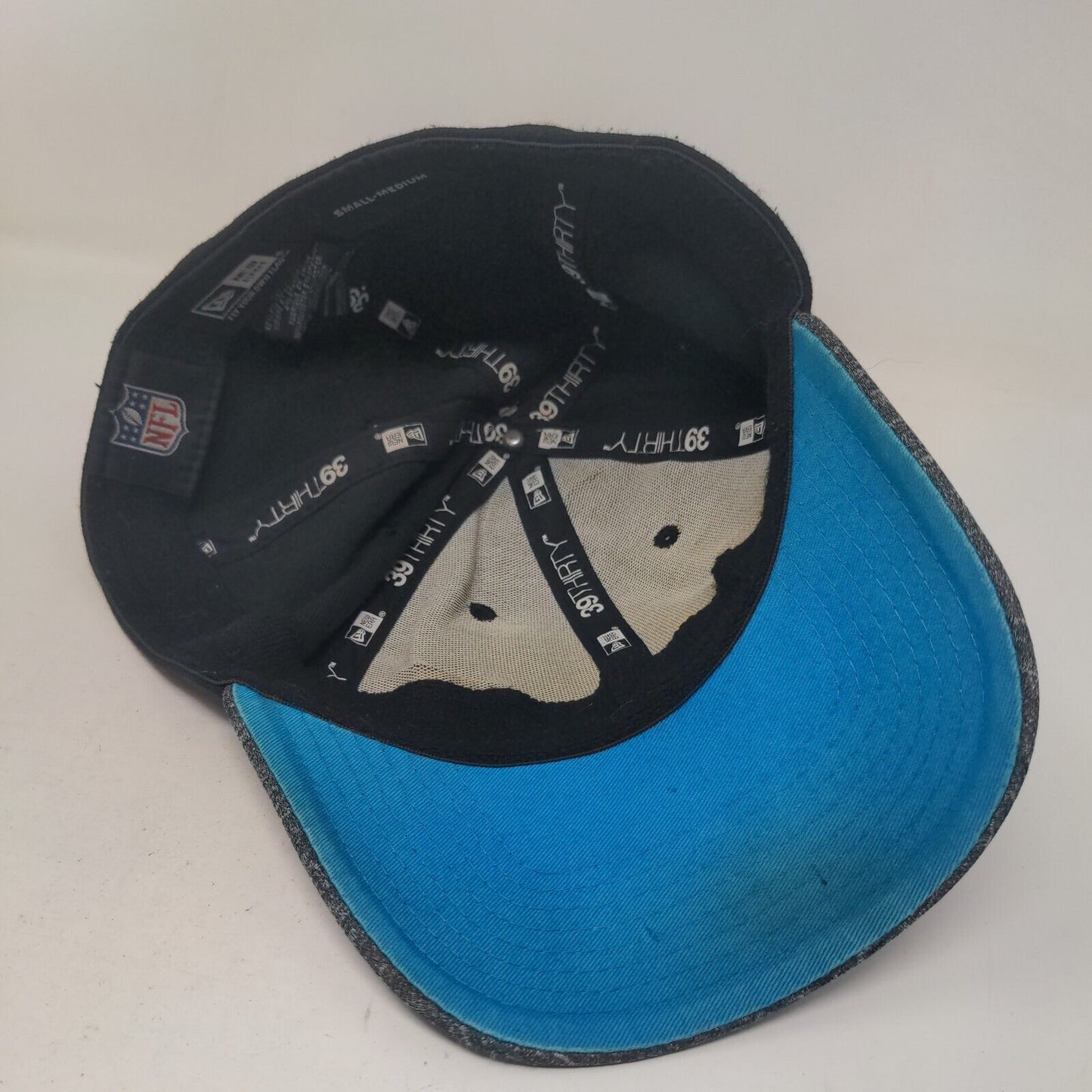 New Era Men's Fitted Hat Black S-M Embroidered Carolina Panthers Logo 39Thirty