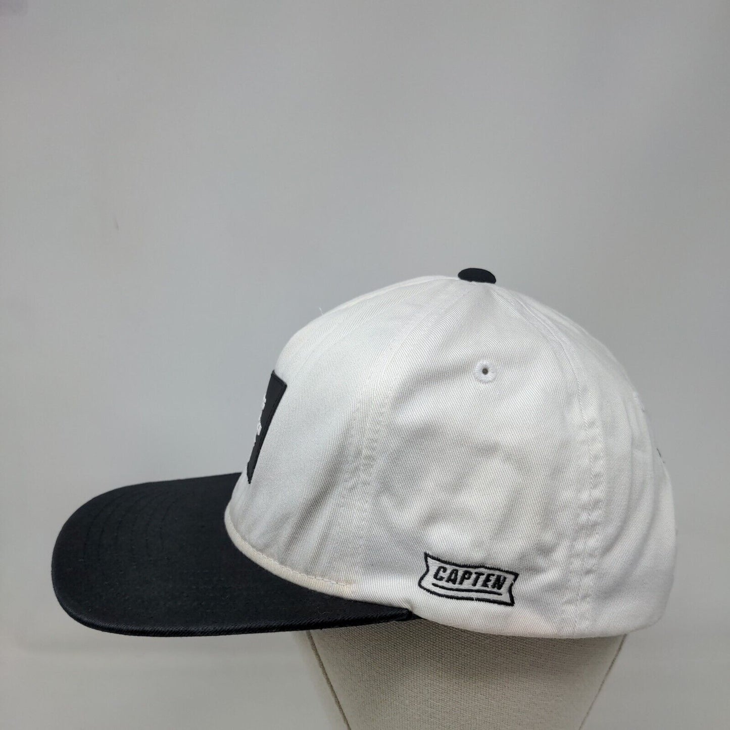 N8°6 Brooklyn Twenty Snapback Hat White 57 cm Adjustable Capio The Unique Leader