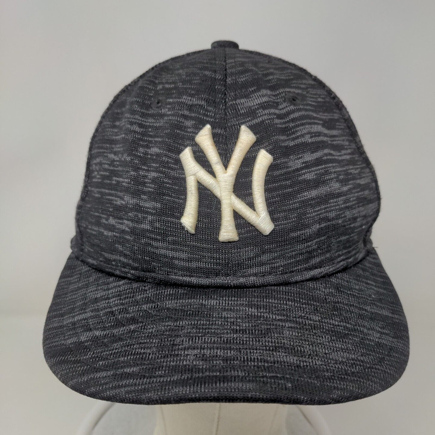 MLB Fitted Hat Gray New York Yankees Size 7 3/8 Embroidered Logo 59 Fifty