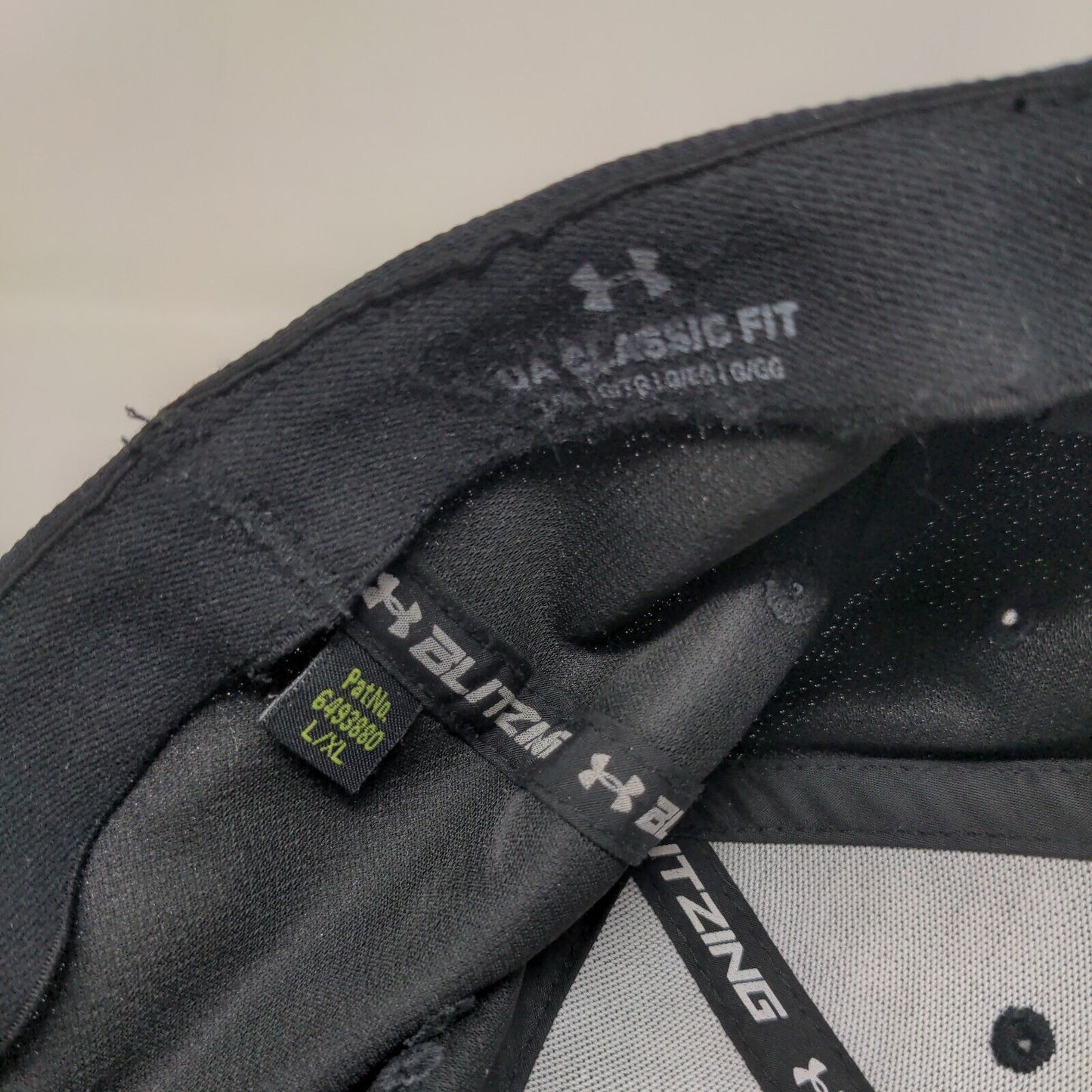 Under Armour Fitted Hat Black L/XL Classic Fit Blitzing Embroidered
