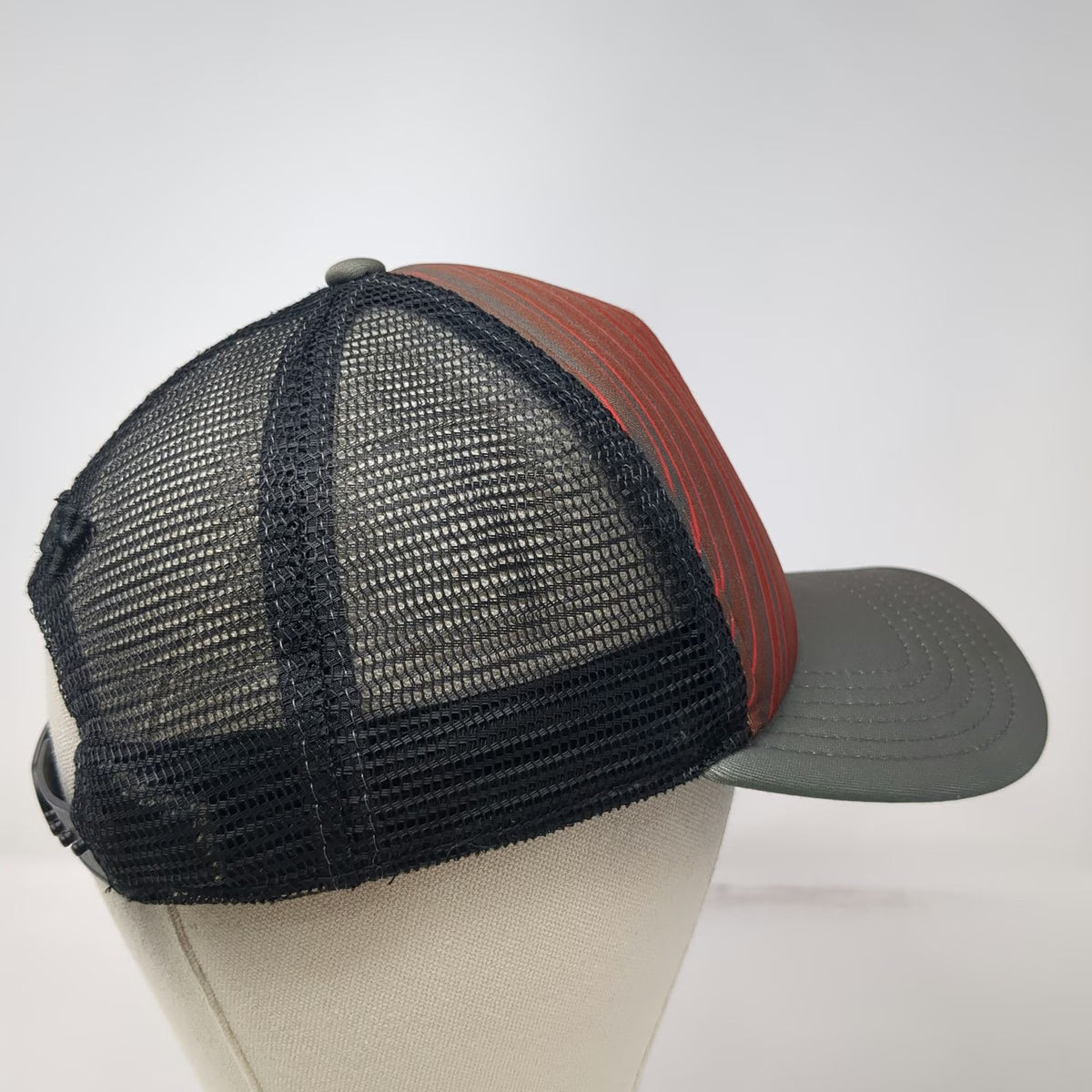 Oakley Trucker Hat Gray Red Black One Size Frog Logo Mesh Snapback Stripes Hat