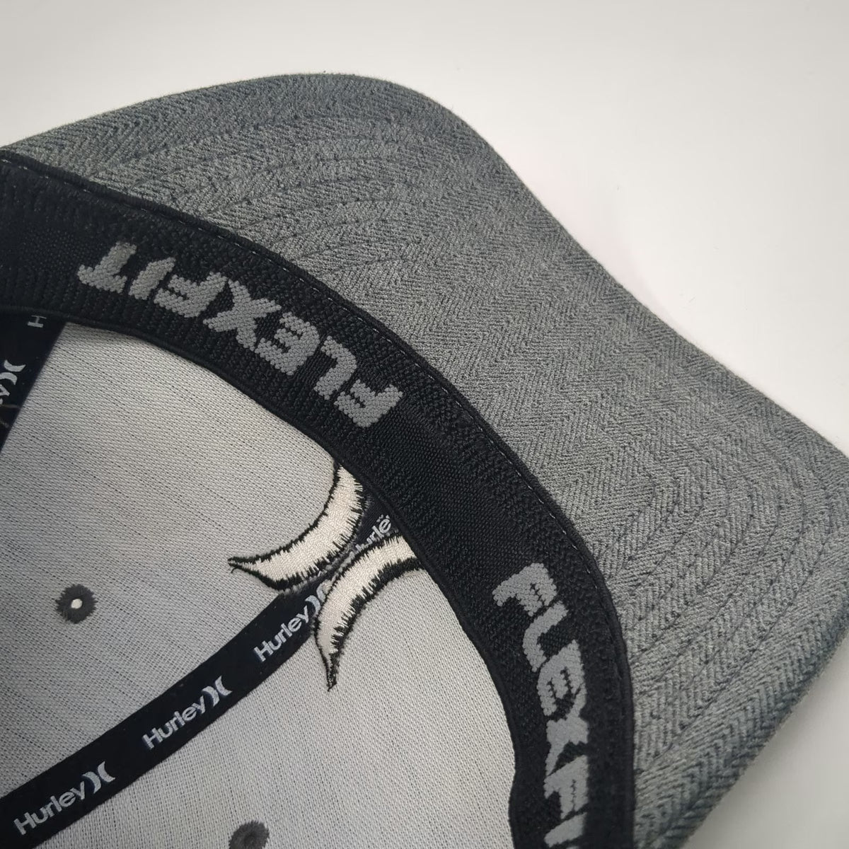 Hurley Baseball Cap Gray XL Flexfit Herringbone Pattern Embroidered Logo hat