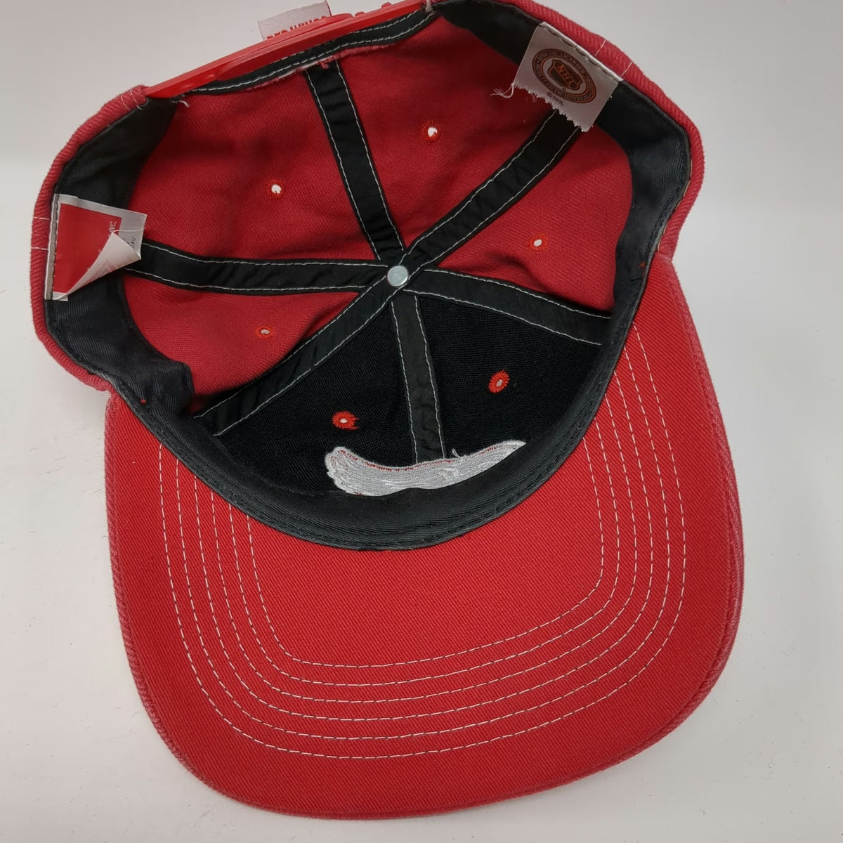 Detroit Red Wings NHL Twins Enterprise Red Cap One Size Snapback Contrast Stitch