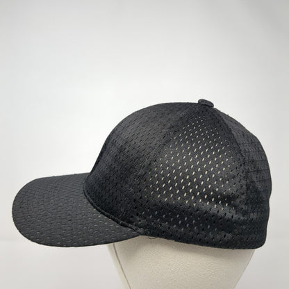 Crown Fitted Hat Black One Size Flexfit Breathable Embroidered 6 Panel Yupoong