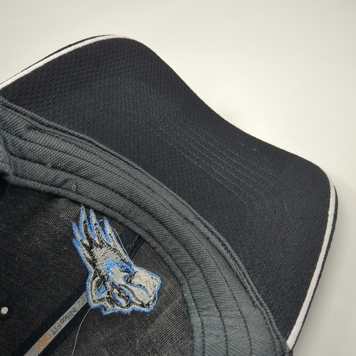 Nike Baseball Cap Black M Fitted Husky Mascot Polyester Mesh Performance Hat