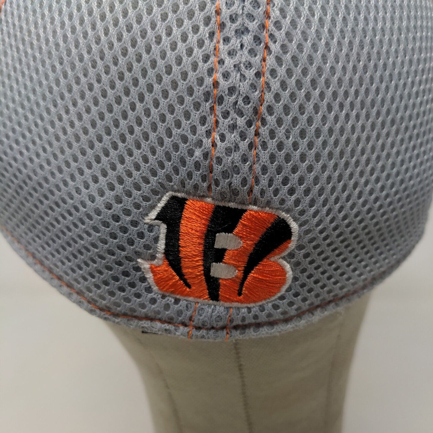 New Era Men's Fitted Hat Gray Size M/L Embroidered Cincinnati Bengals Logo