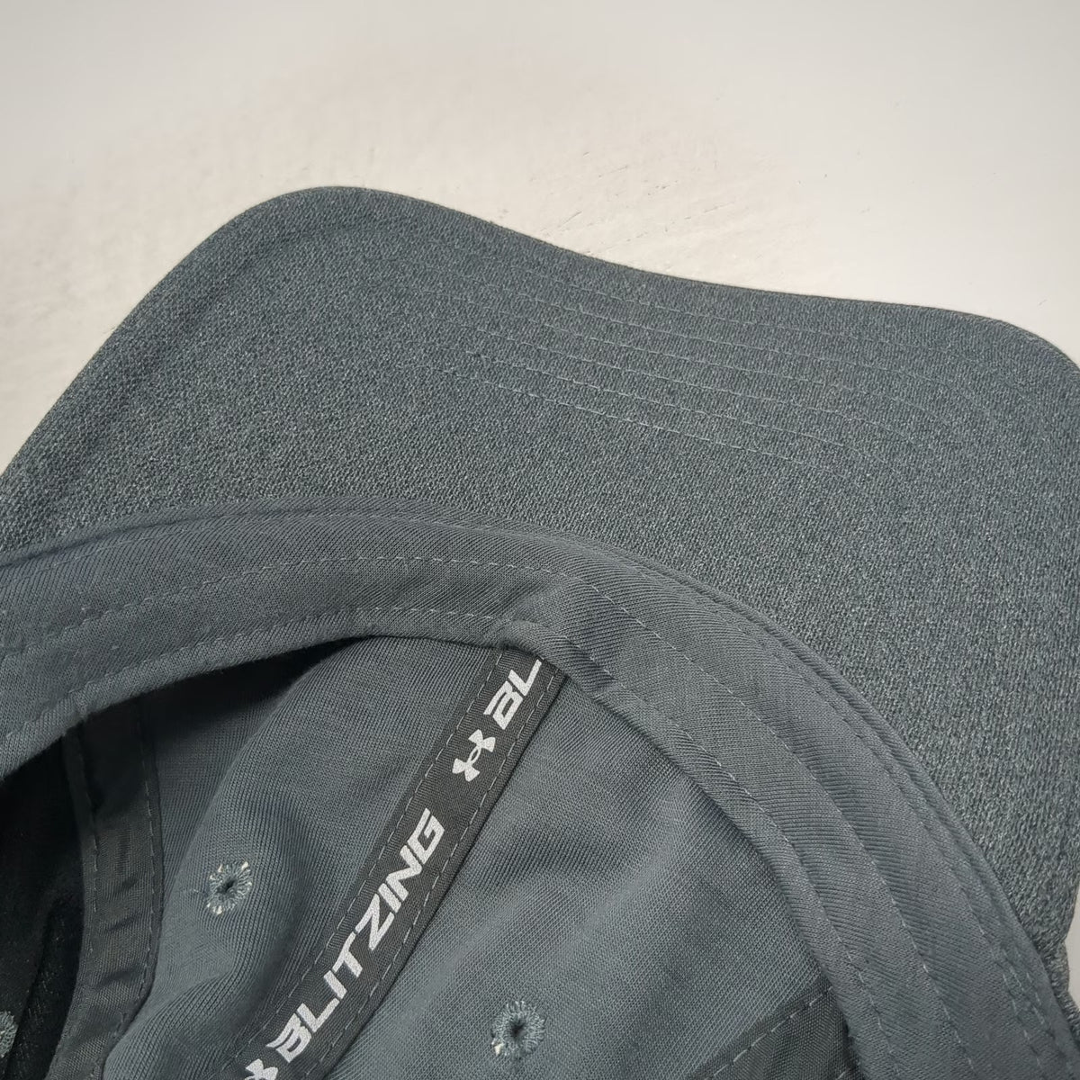 Under Armour Baseball Cap Gray OSFM American Flag Logo Blitzing Hat Strapback