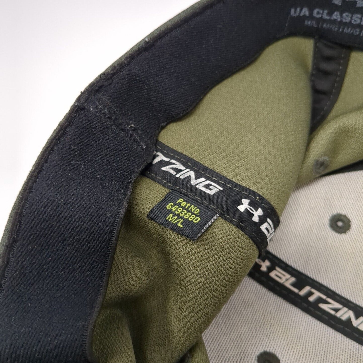 Under Armour Fitted Hat Green M/L Classic Fit Embroidered Vented Holes 6 Panel