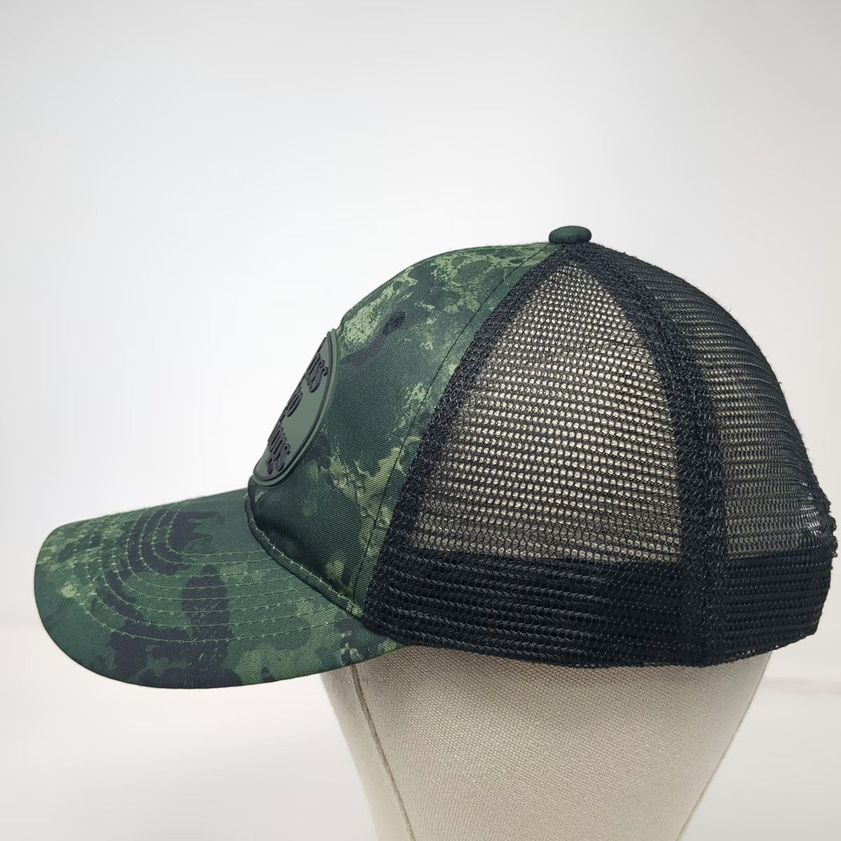 Bass Pro Shops Trucker Hat Green One Size Mesh Back Camo Rubberized Logo Patch