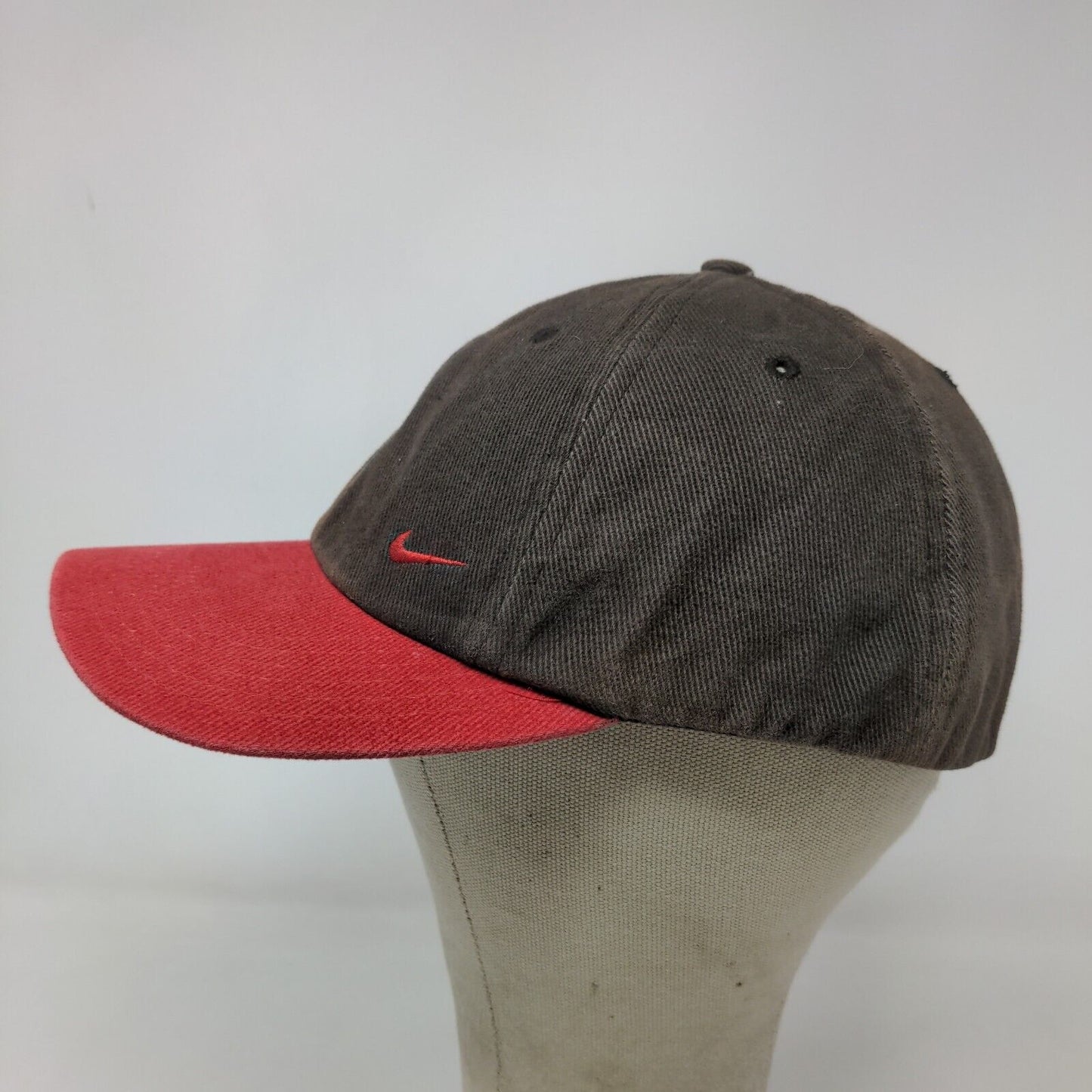 Nike Men's Fitted Hat Black Red Size 7 3/8 Embroidered Logo H9WDI Cotton