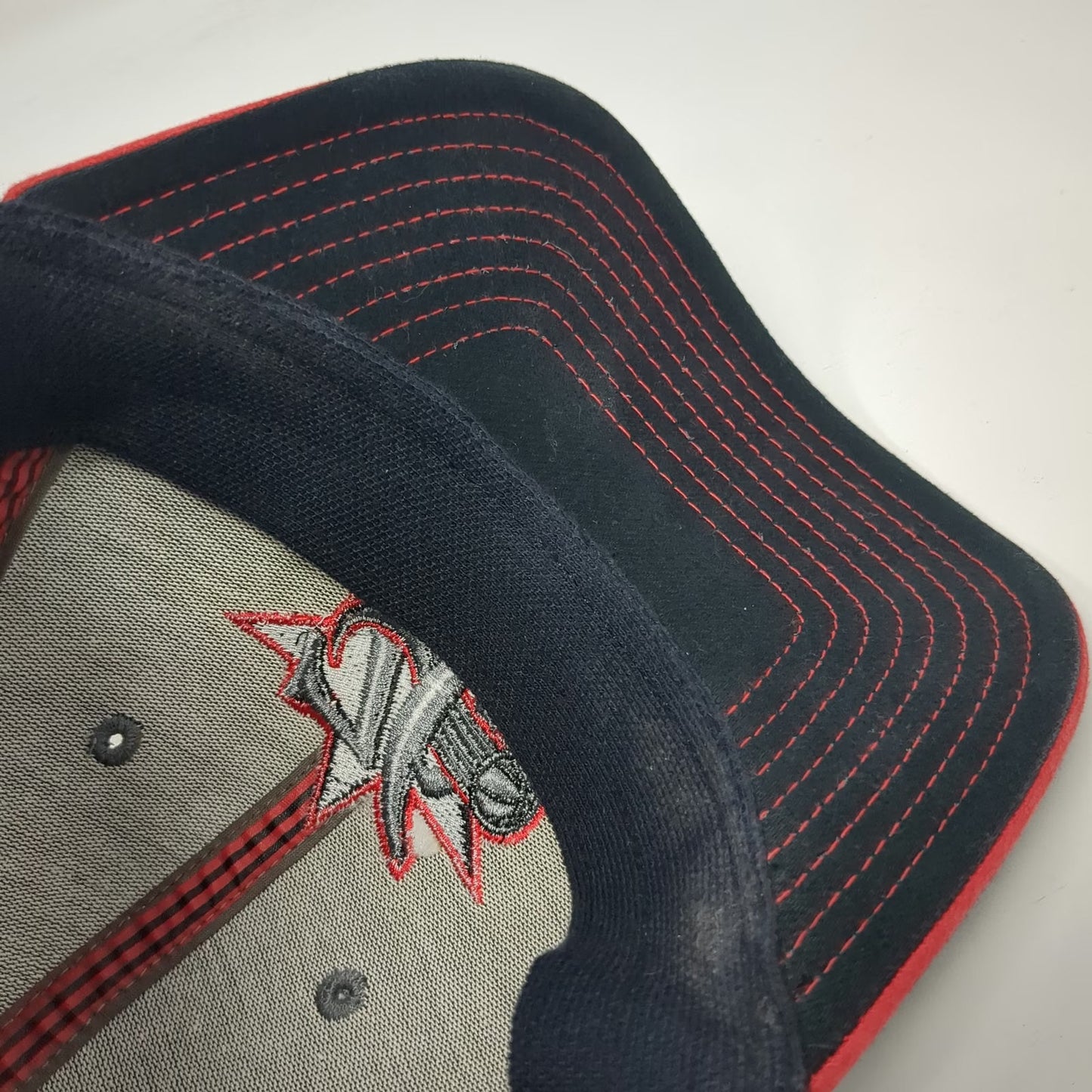 Reebok Philadelphia 76ers NBA Cap Black Gray Red One Size Stretch Fit Logo Hat