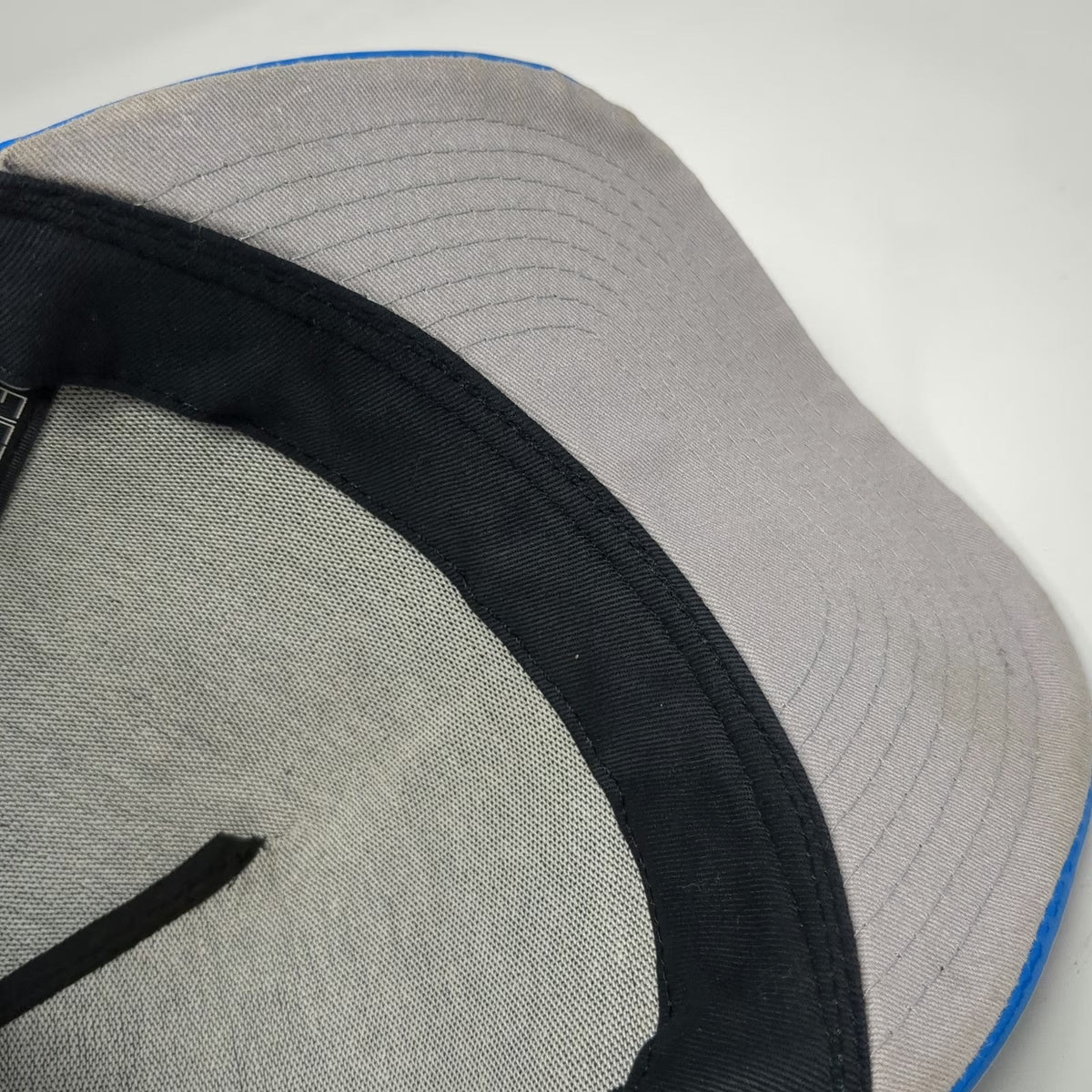 New Era Trucker Hat Black Blue L Golden State Warriors The City NBA Snapback