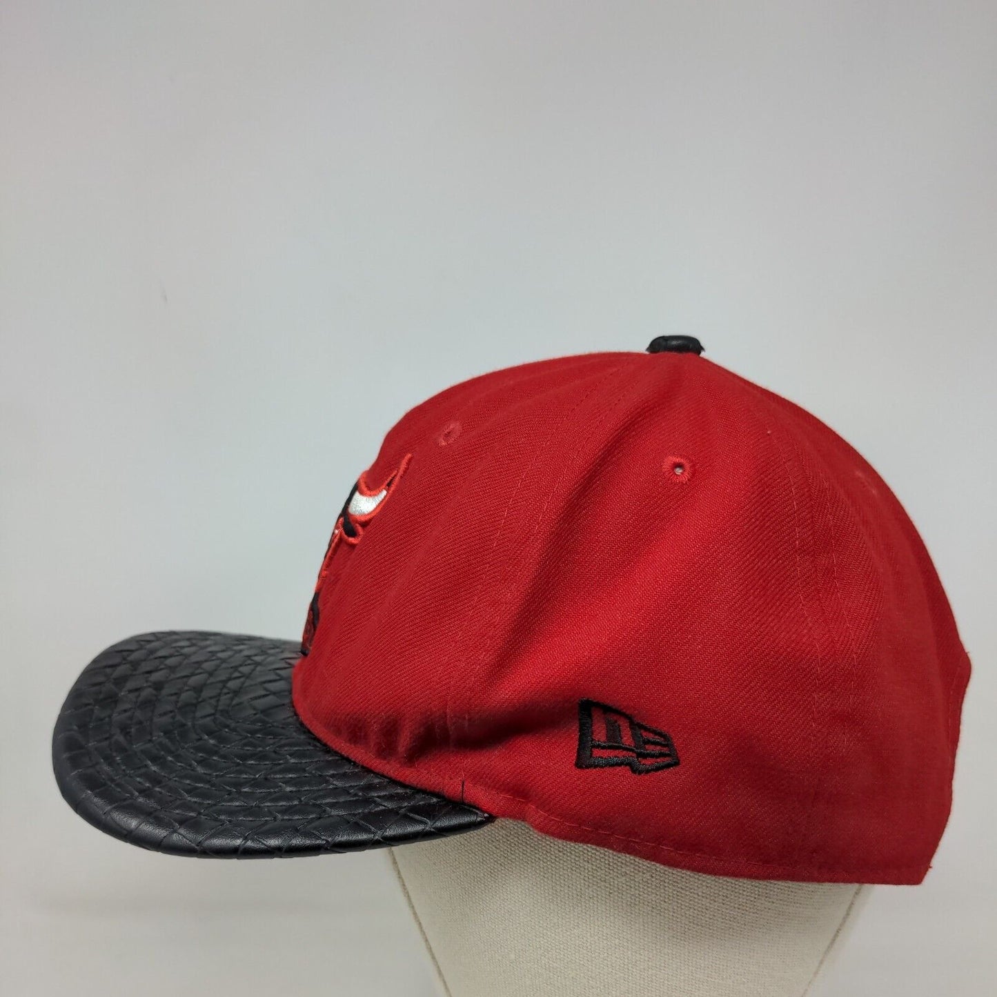 Chicago Bulls Slideback Hat Embroidered Red Size M/L New Era 9Fifty Hardwood NBA