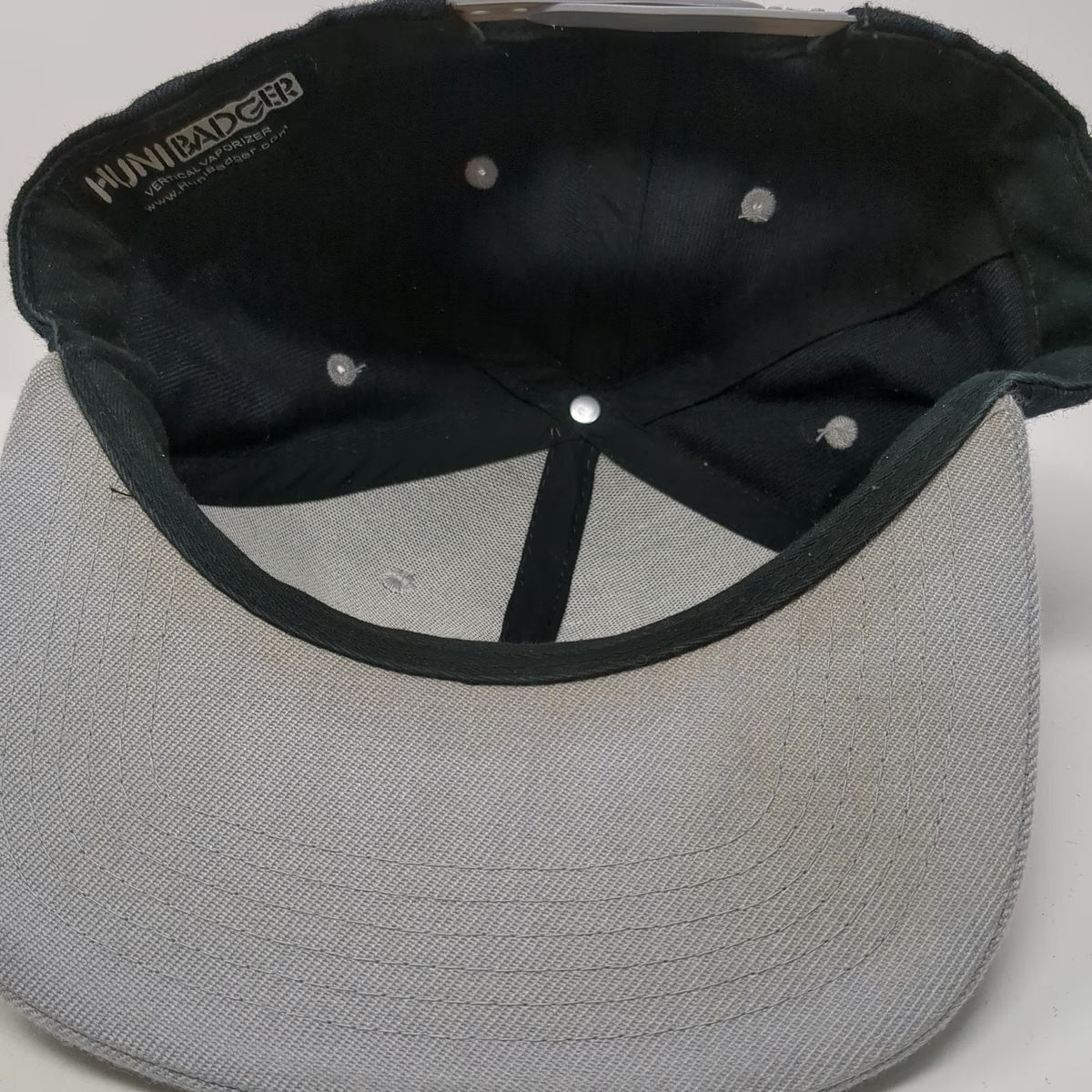 Huni Badger Snapback Hat Black OSFM Gray Brim Marijuana Leaf Logo Embroidered