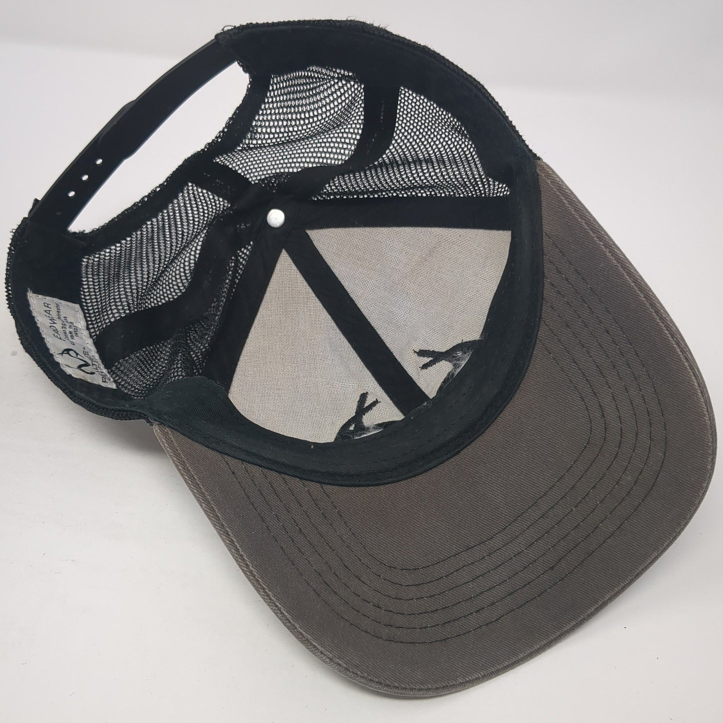 Realtree Outfitters sdnapback Trucker Hat Gray One Size Adjustable Mesh Back