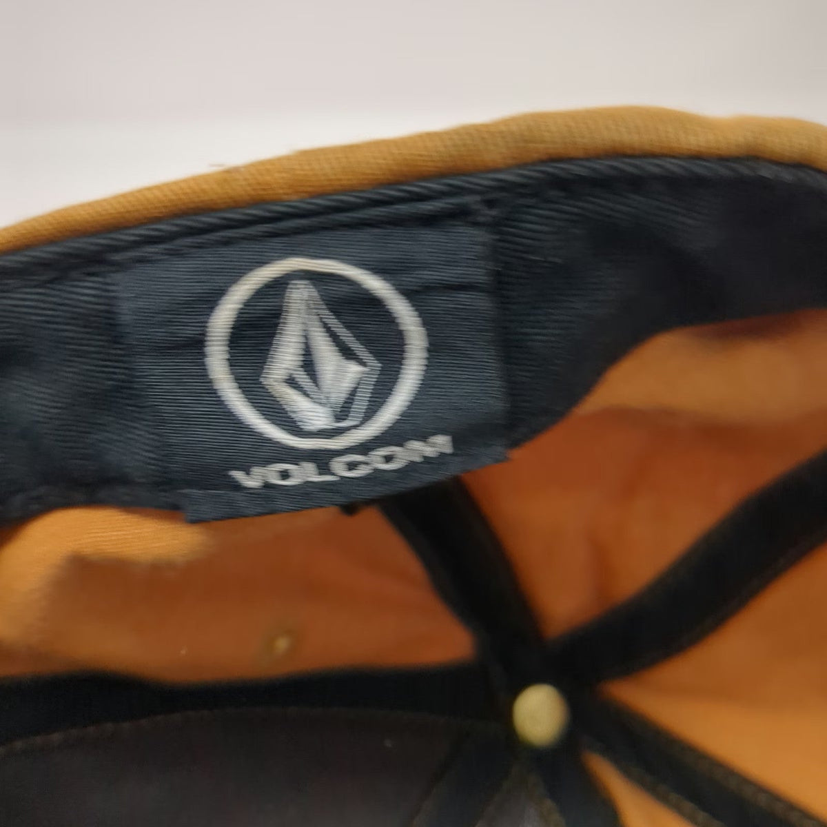 Volcom Snapback Hat Brown One Size Stone Logo Flat Brim 6-Panel Skateboarding