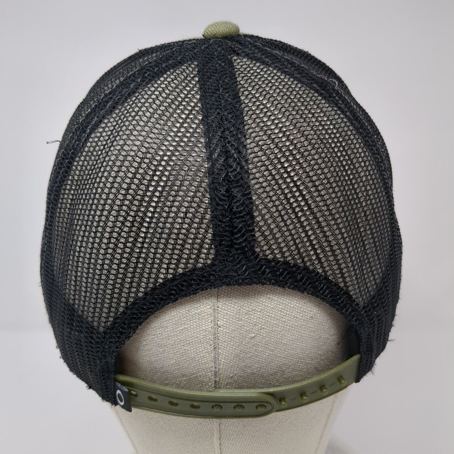 Oakley Snapback Trucker Hat Green One Size Adjustable Classic Mid Mesh Back