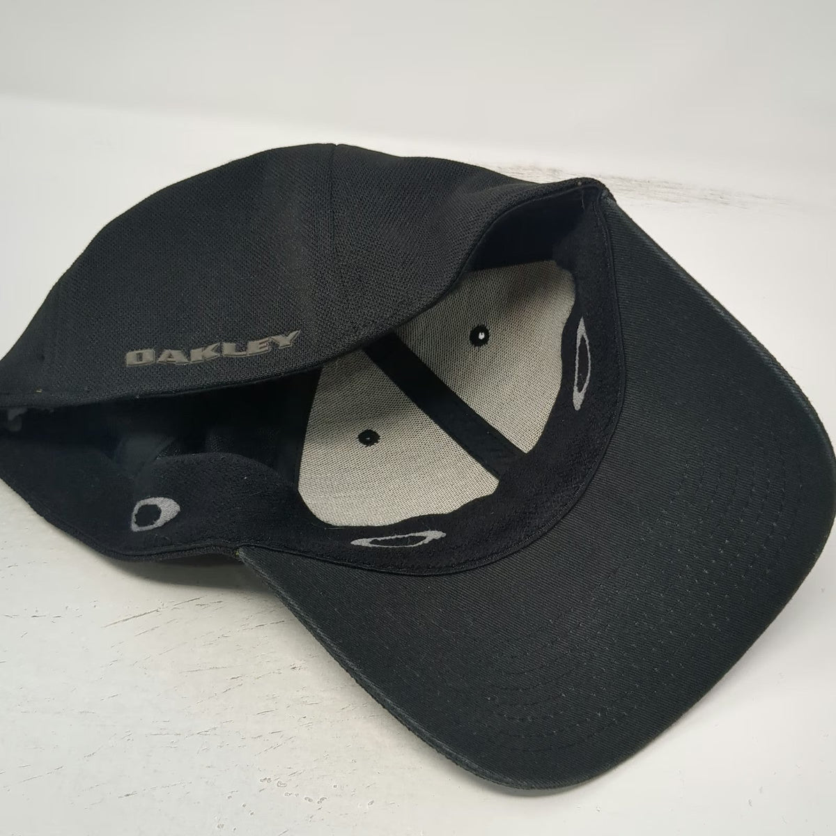 Oakley Baseball Cap Black XL A-Flex Stretch Fit Polyester Curved Brim Sport Hat