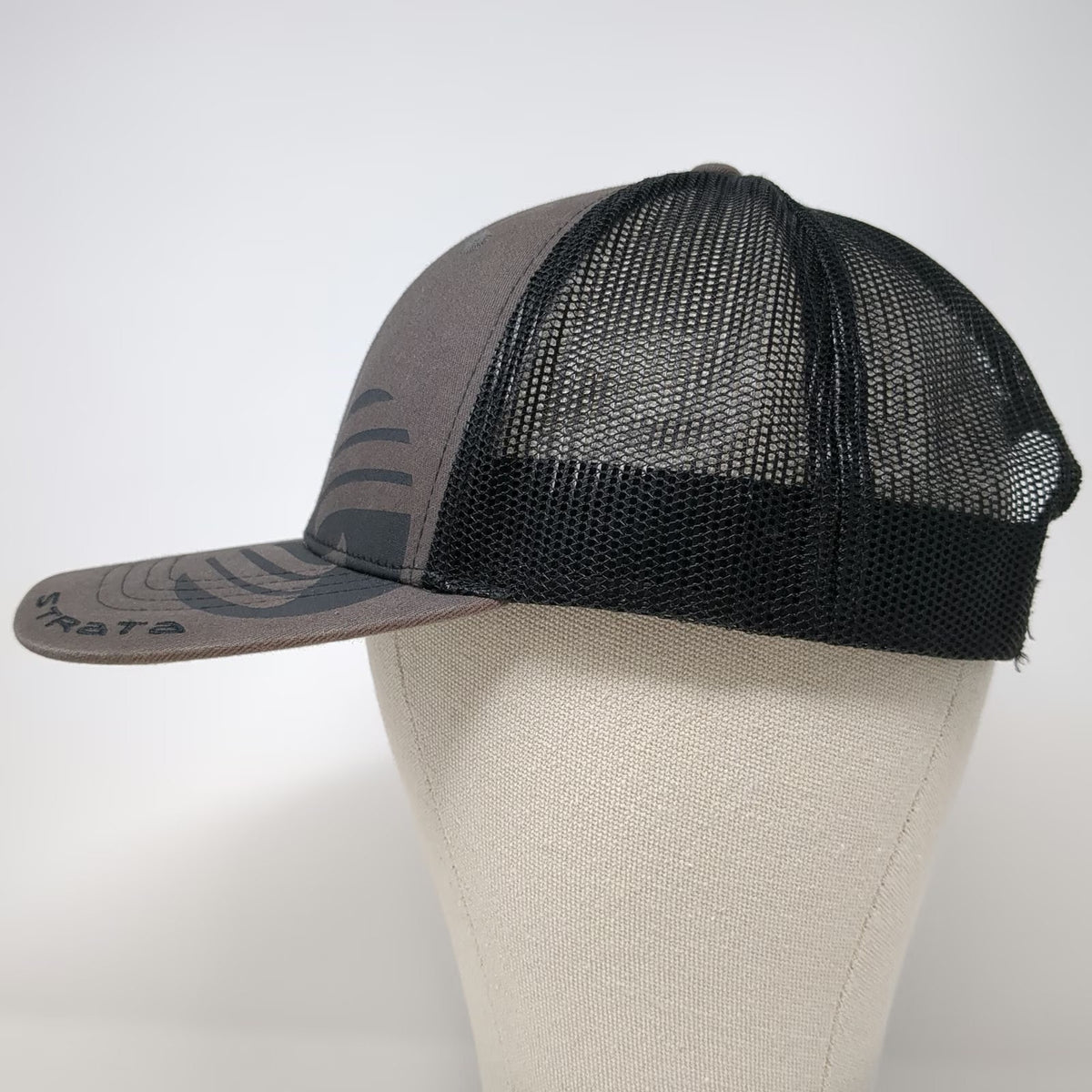 Strata Trucker Hat Gray Black One Size Mesh Snapback Golf Logo Graphic Print