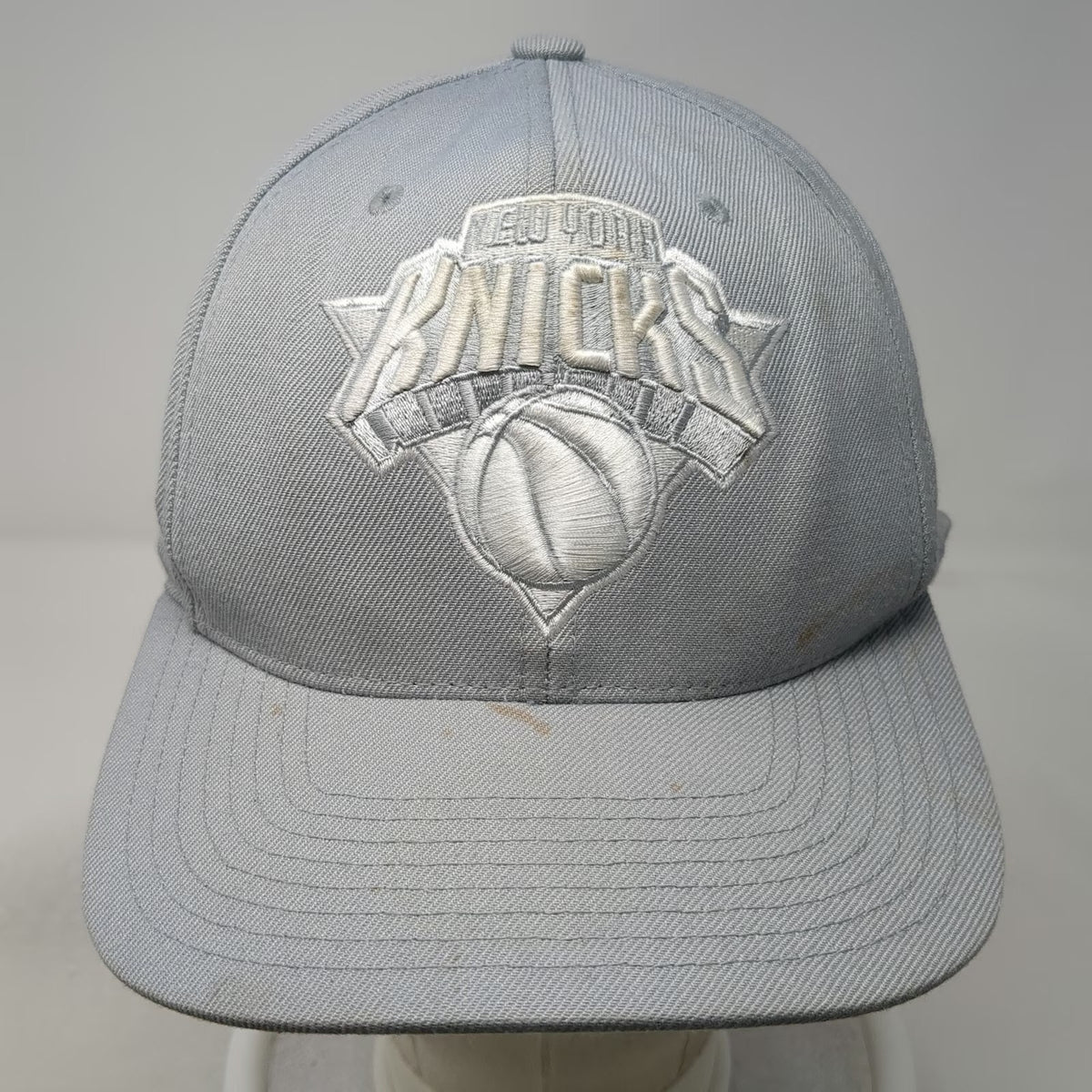 Mitchell & Ness NBA New York Knicks Snapback Hat Gray White One Size Embroidered