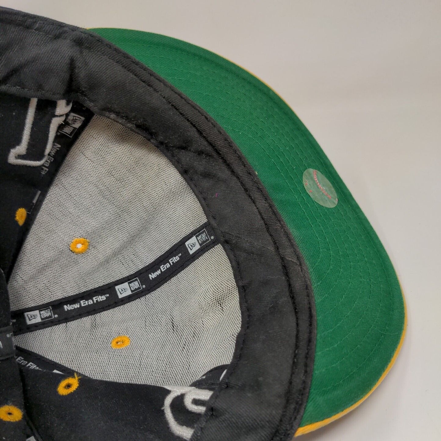 New Era Men's Snapback Flat Bill Hat Multicolor OSFM Pittsburgh Pirates Logo