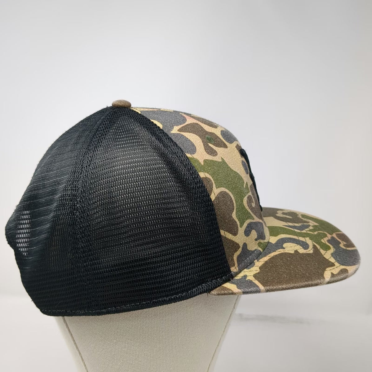 Yee Trucker Hat Green Black One Size Camo Mesh Snapback Embroidered Logo Country