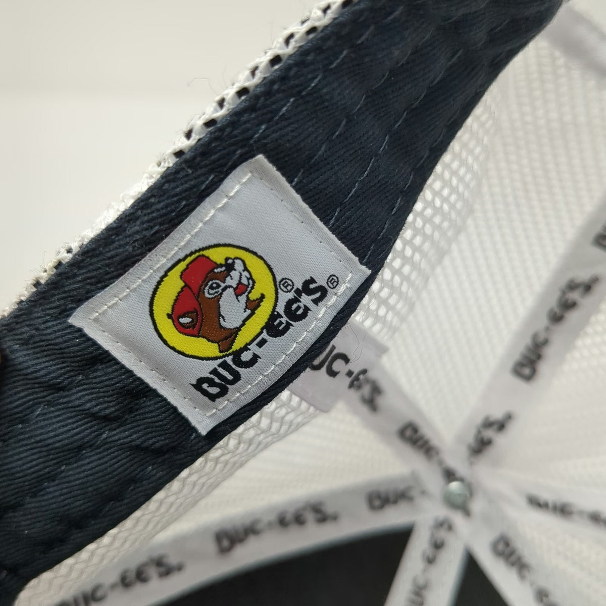 Buc-ee's Trucker Hat Blue Red White One Size Mesh Snapback Texas Beaver Patch