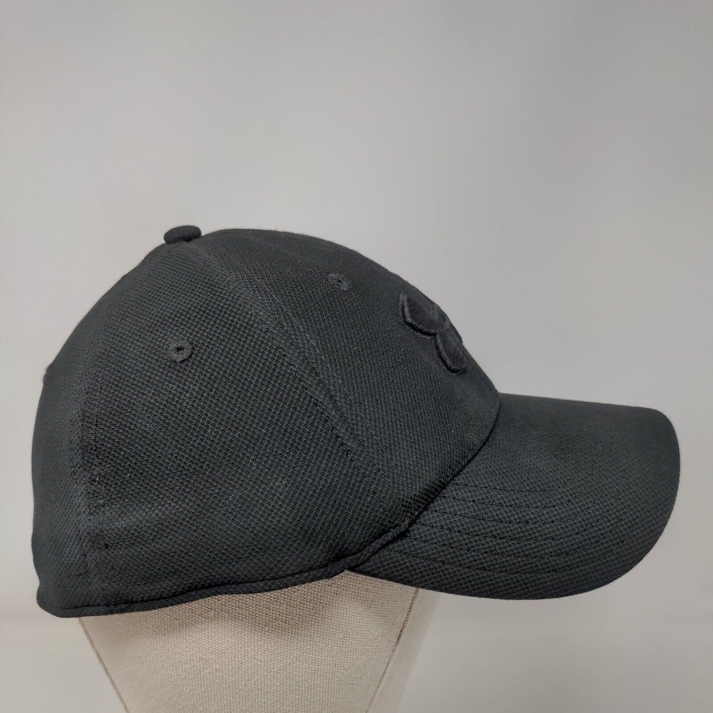 Under Armour Fitted Hat Black M/L Embroidered Logo 6 Panel Vent Holes