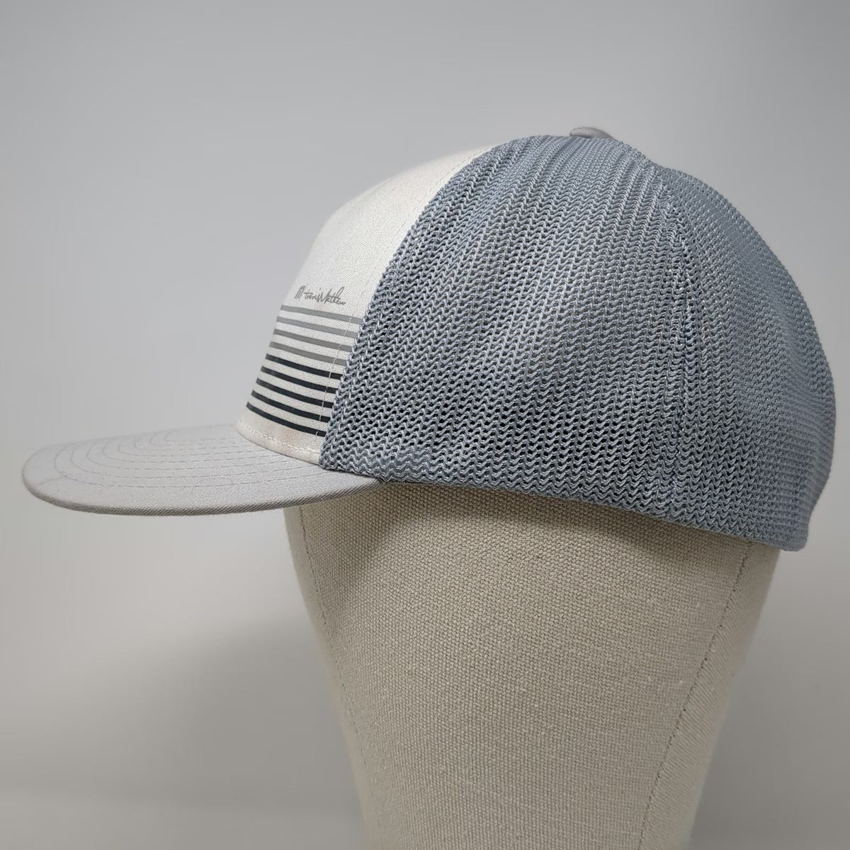 TravisMathew Baseball Cap Gray XL Fitted Mesh Stripes Flexfit Golf logo hat