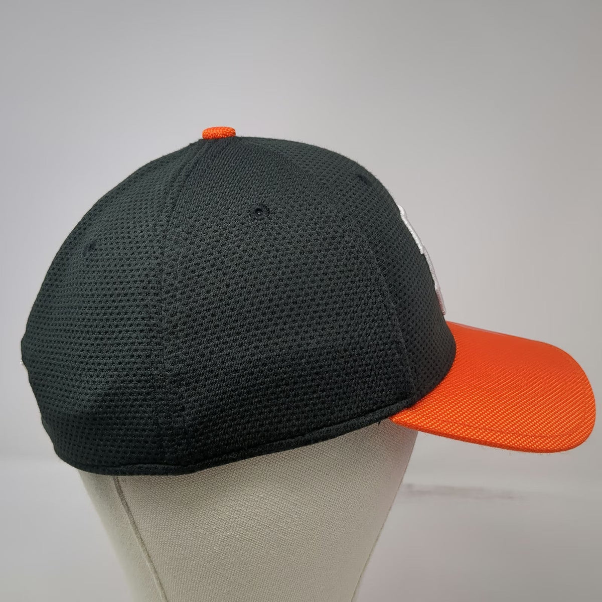 New Era Cincinnati Bengals NFL Cap Hat Black Orange M 39THIRTY Embroidered Mesh
