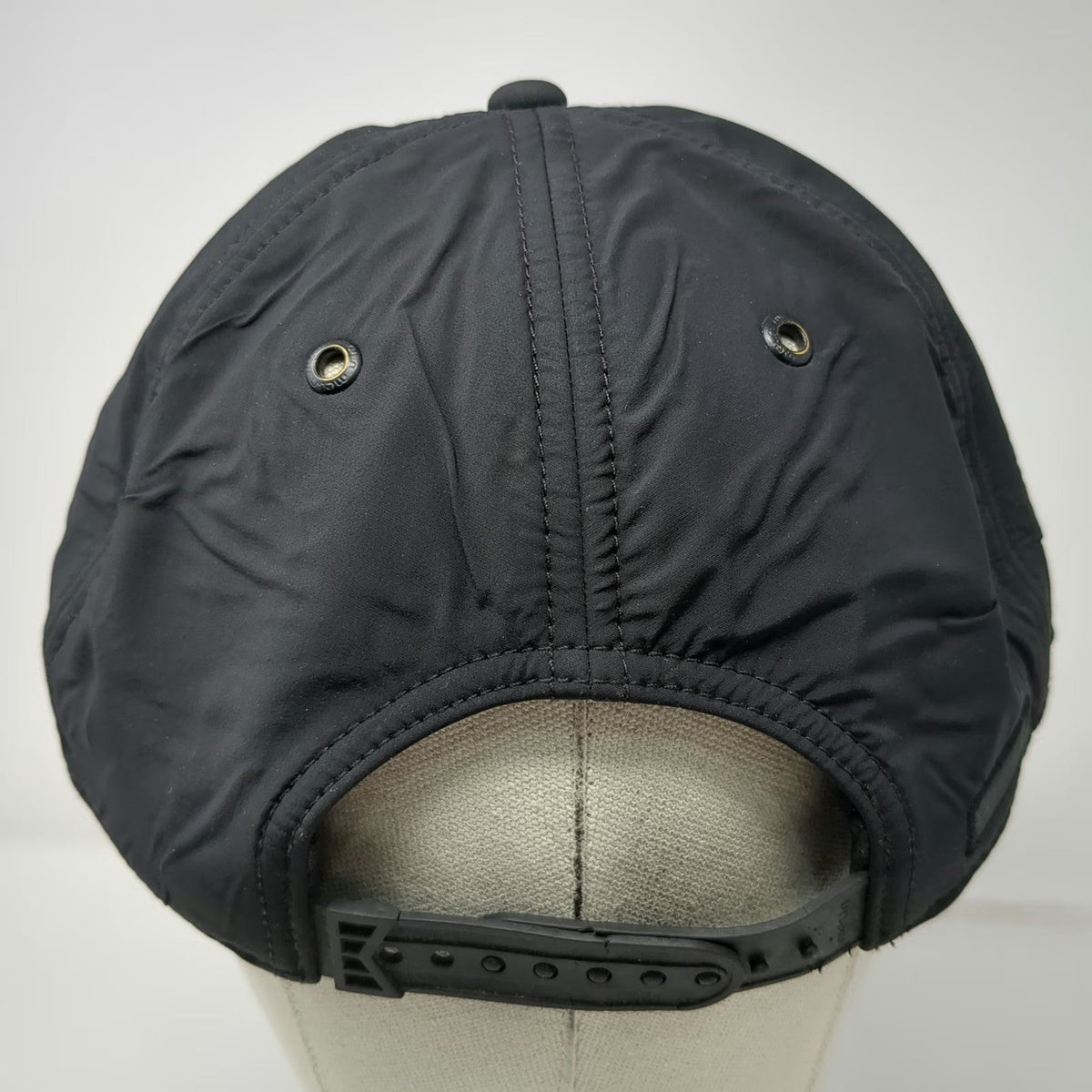 Melin Snapback Black Hat XL Trenches Thermal Performance Tech Distressed
