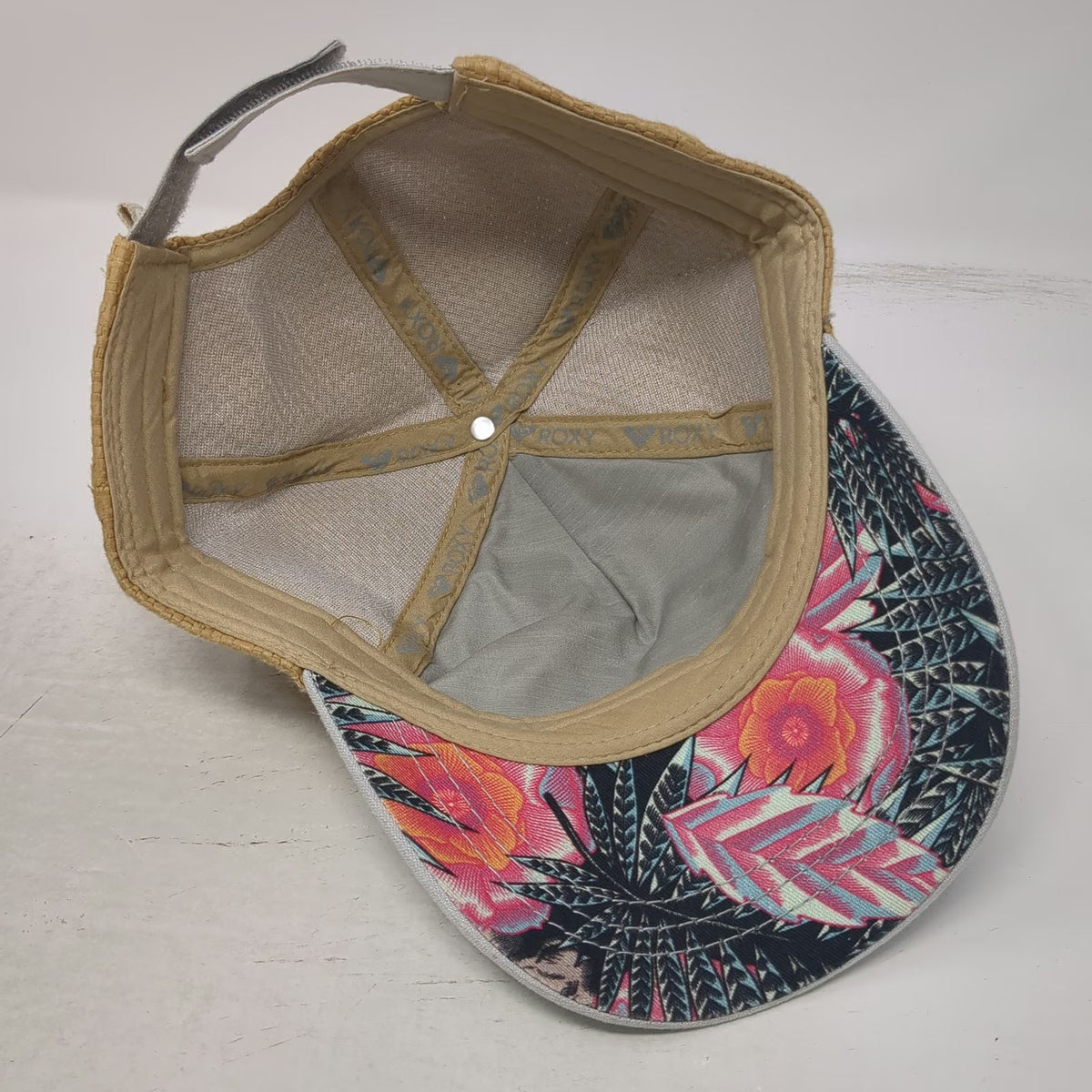 Roxy 5 Panel Gray Hat OSFM Woven Straw Back Floral Under Brim Strapback Patch