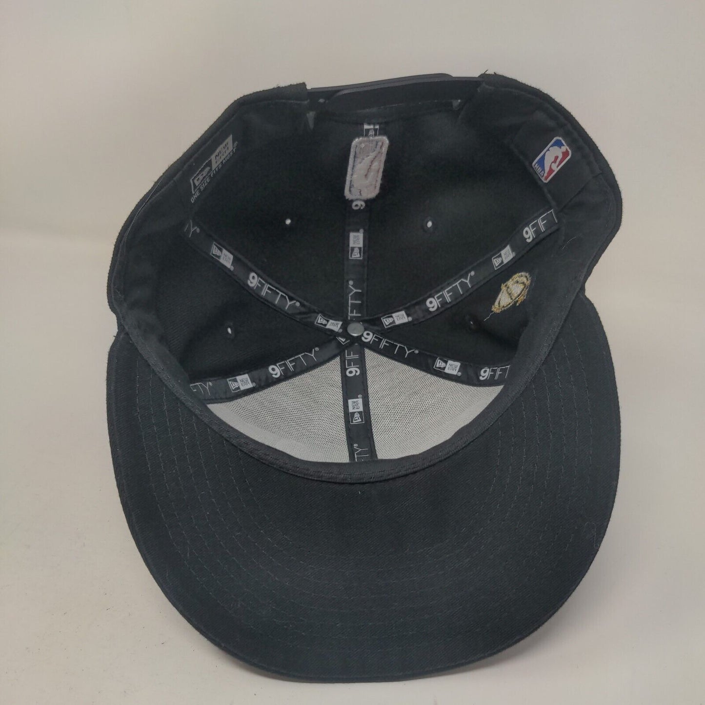 New Era Men's Snapback Hat Black OSFM Embroidered Toronto Raptors 9Fifty Logo