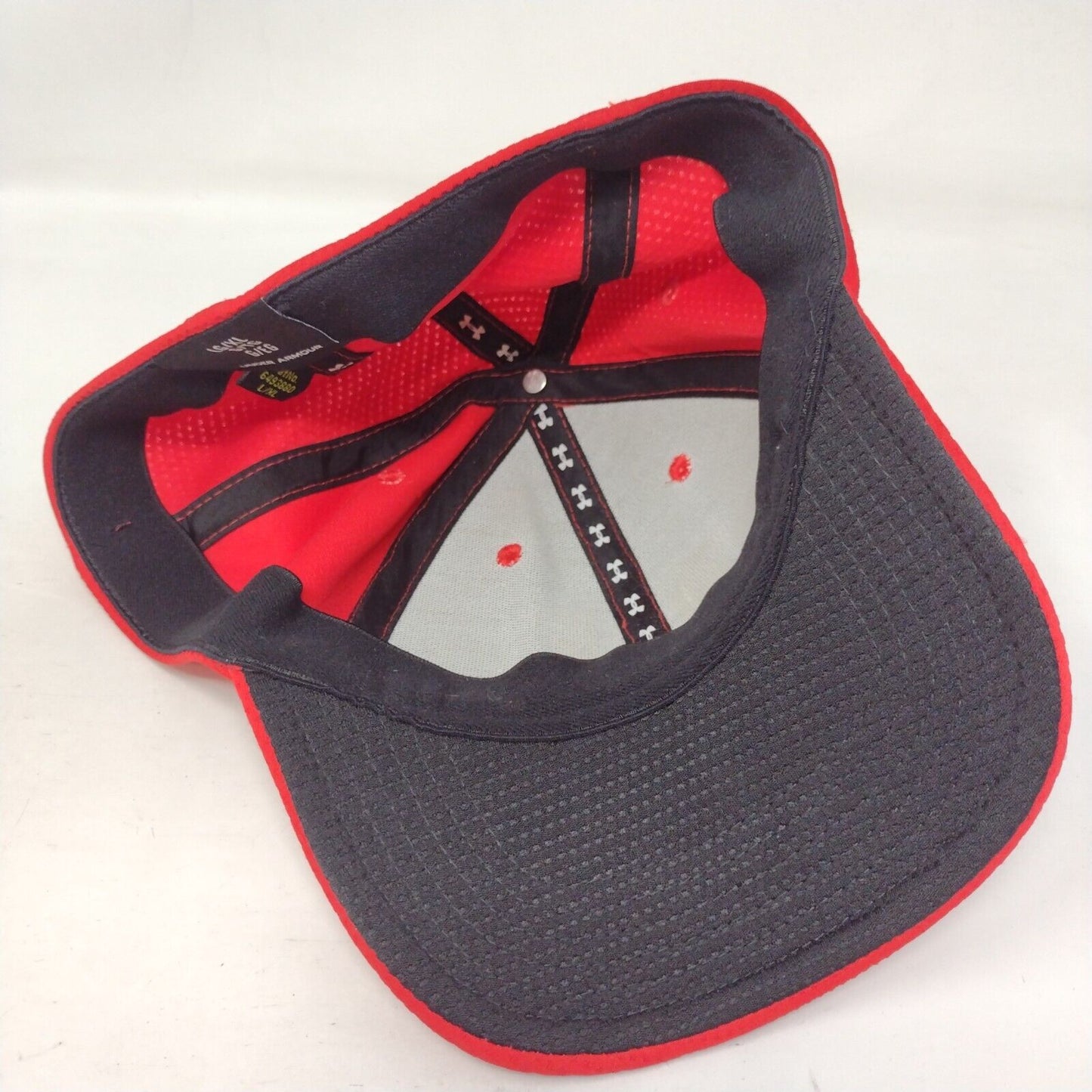 Under Armour Fitted Hat Red Size L/XL Embroidered Logo Breathable 6 Panel