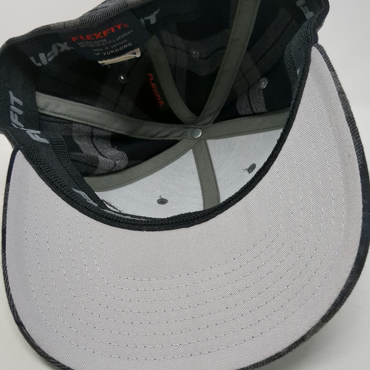 Flexfit Incase Baseball Cap Black Gray M Plaid Tartan Pattern Stretchy Hat