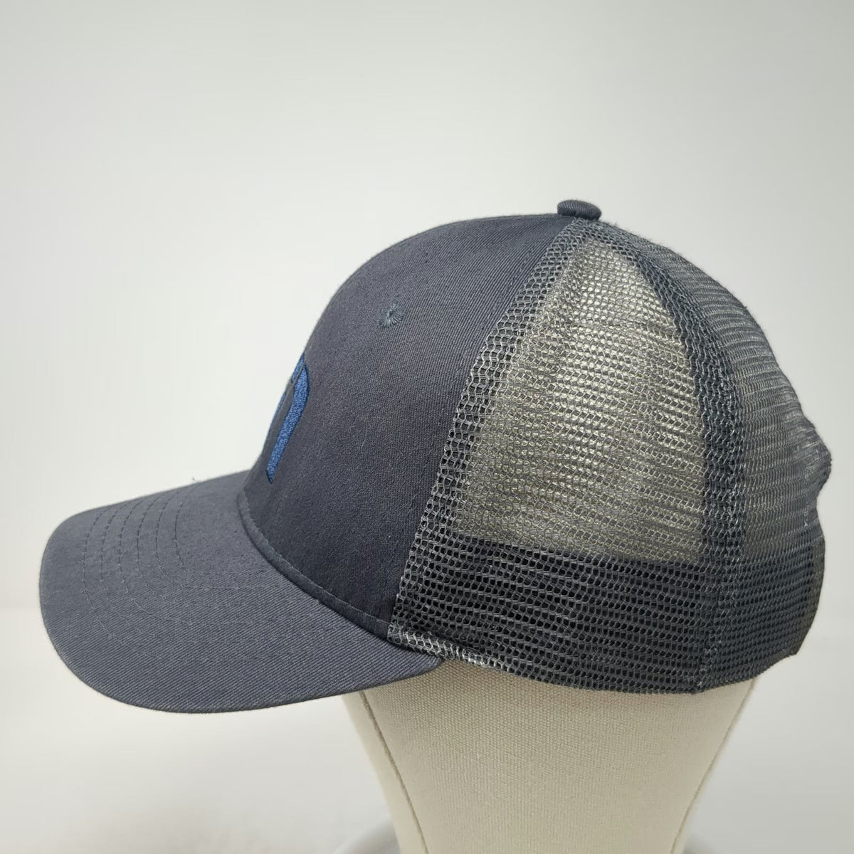 TravisMathew Trucker Hat Gray One Size Snapback Mesh Logo Short Par 4 Exclusive