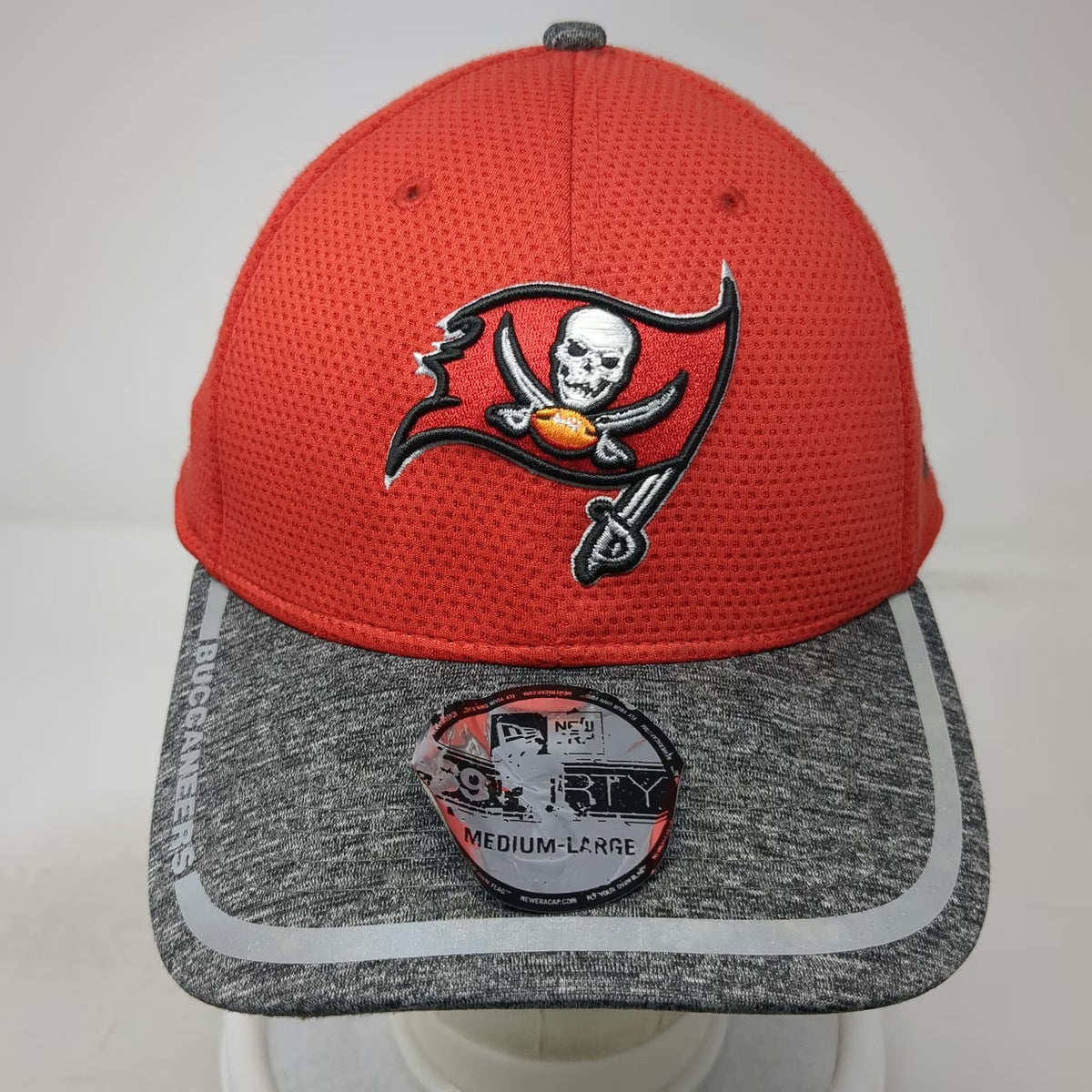 Tampa Bay Buccaneers NFL New Era Cap Red L 39THIRTY Stretch Fit Gray Logo Hat