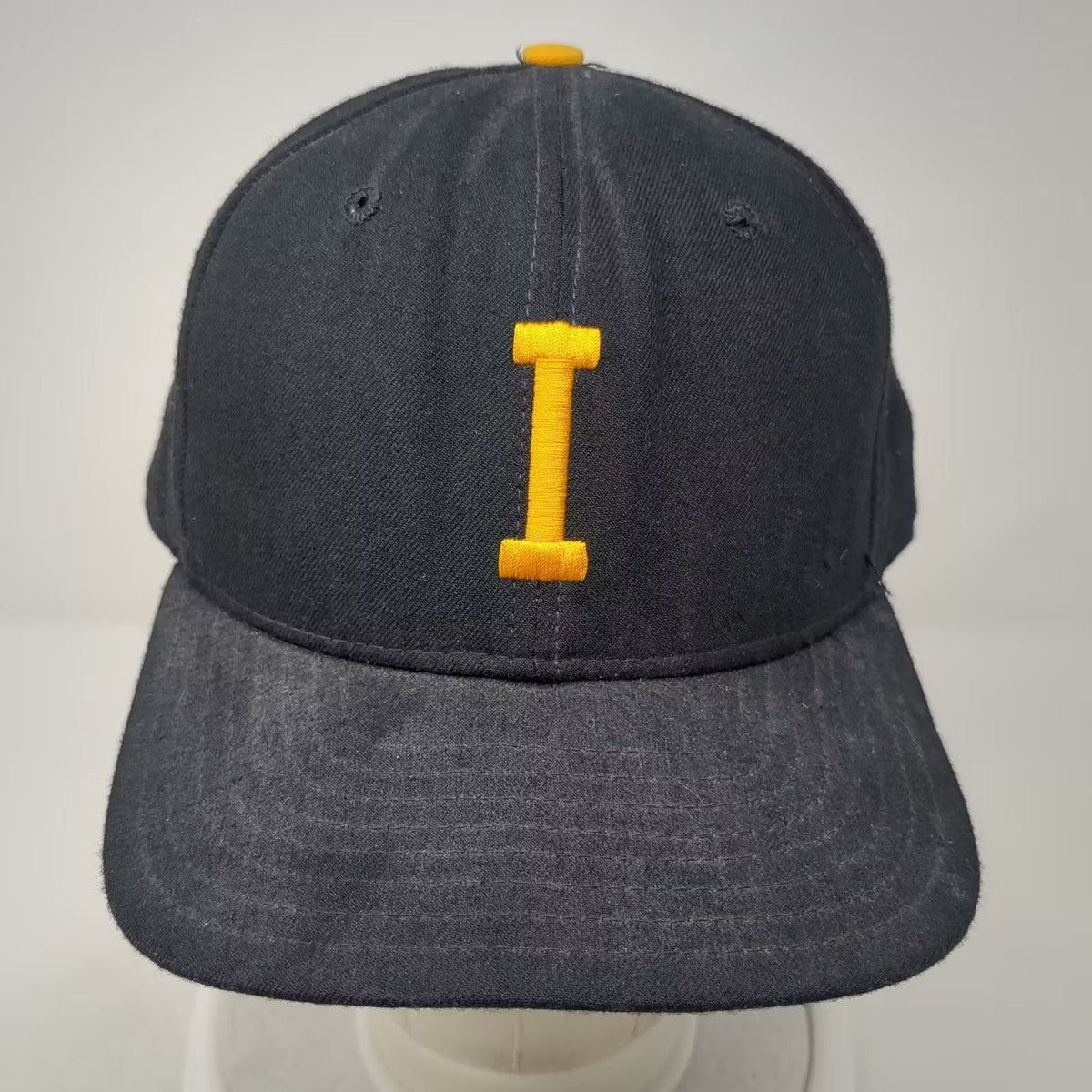 Iowa Hawkeyes NCAA New Era Pro Model Fitted Cap Black Yellow Size 7 5/8 Vintage