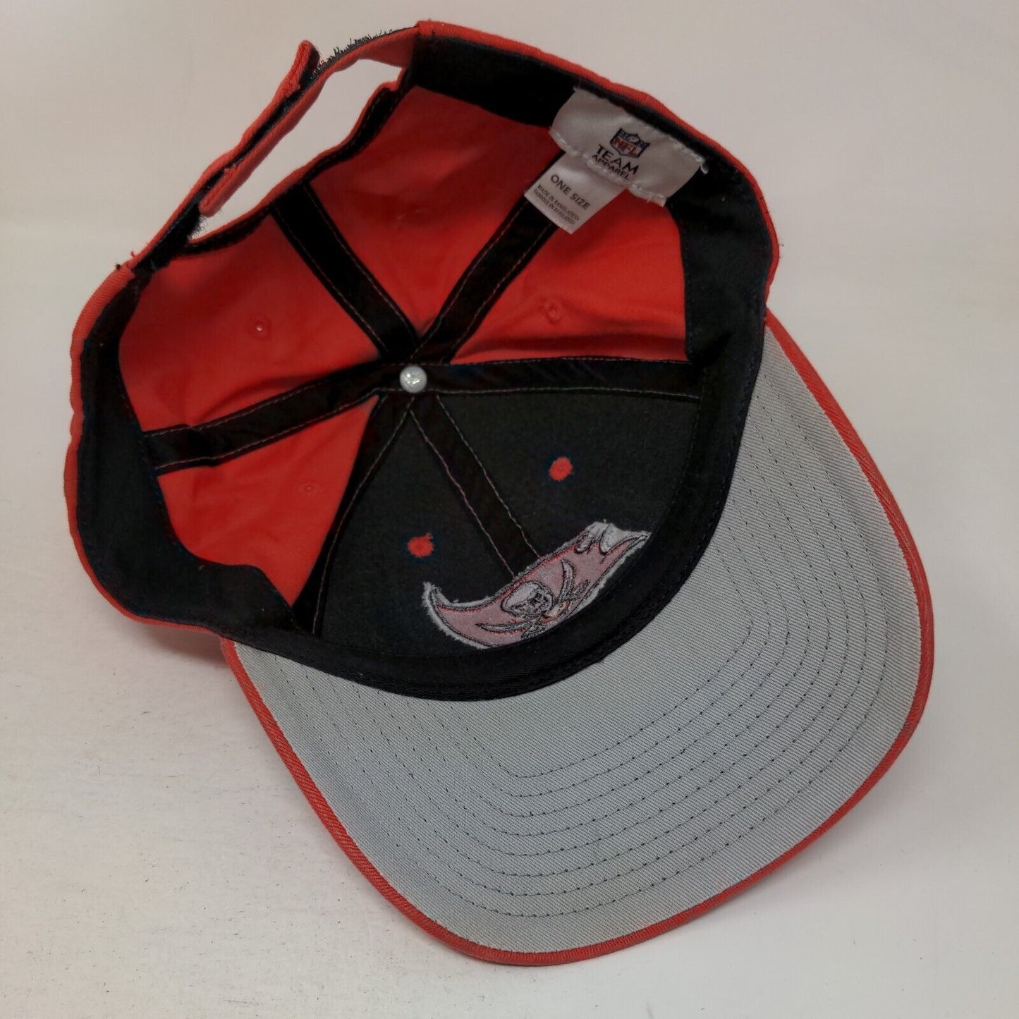 Tampa Bay Buccaneers Strapback Hat Red OS Embroidered Flag Logo NFL