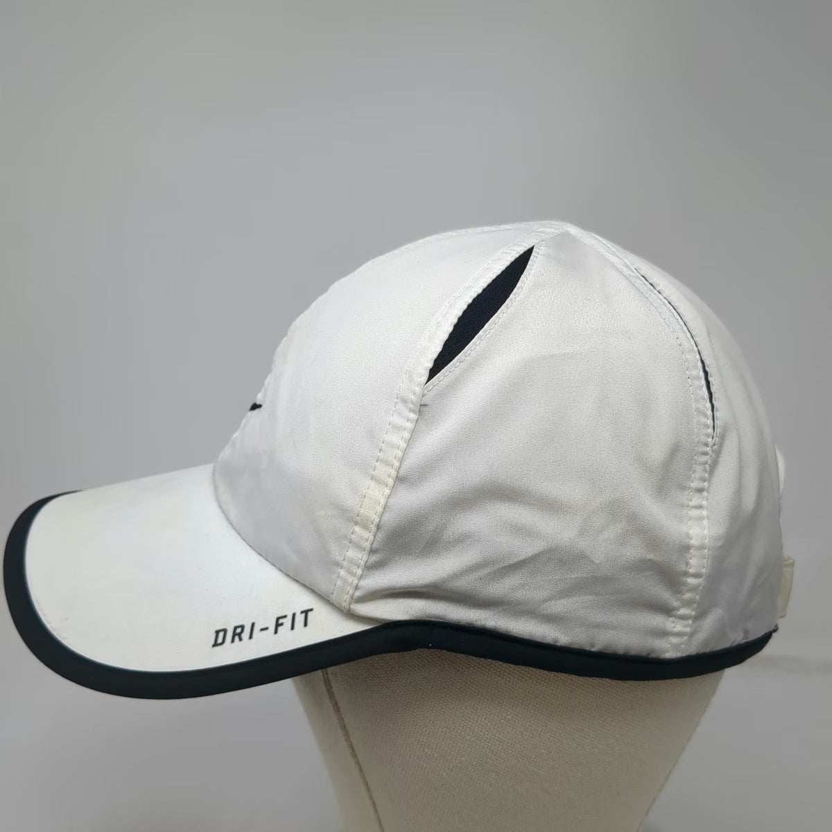 Nike Baseball Cap White One Size Dri-Fit Featherlight Strapback Swoosh Sport Hat