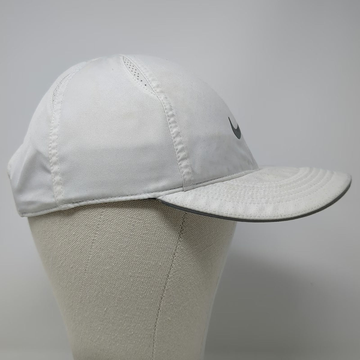 Nike Baseball Cap White One Size Dri-Fit Featherlight Swoosh Logo Strapback Hat