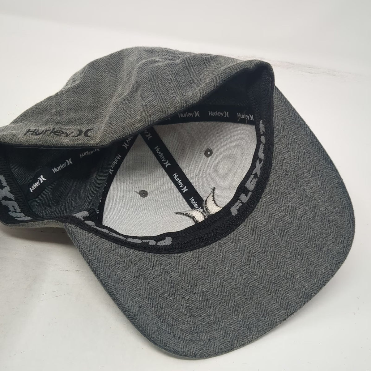 Hurley Baseball Cap Gray XL Flexfit Herringbone Pattern Embroidered Logo hat