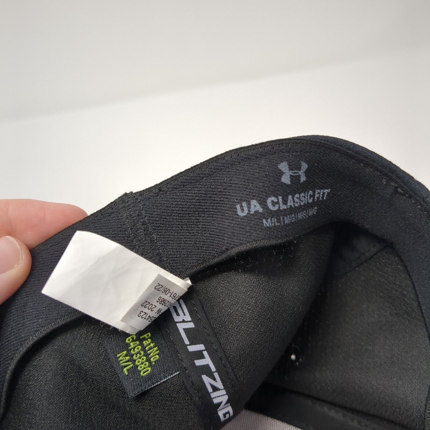 Under Armour Fitted Hat Black M/L Classic Fit Embroidered Blitzing Polyester
