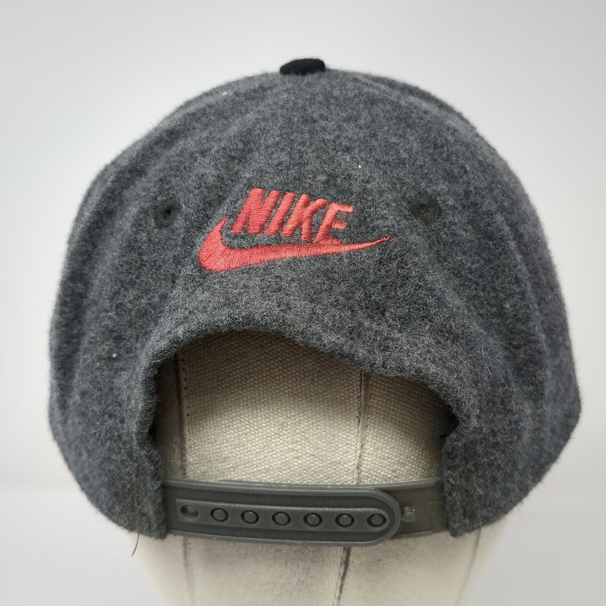 Nike Snapback Hat Gray One Size Wool Blend Authentic Athletics N Logo Sport