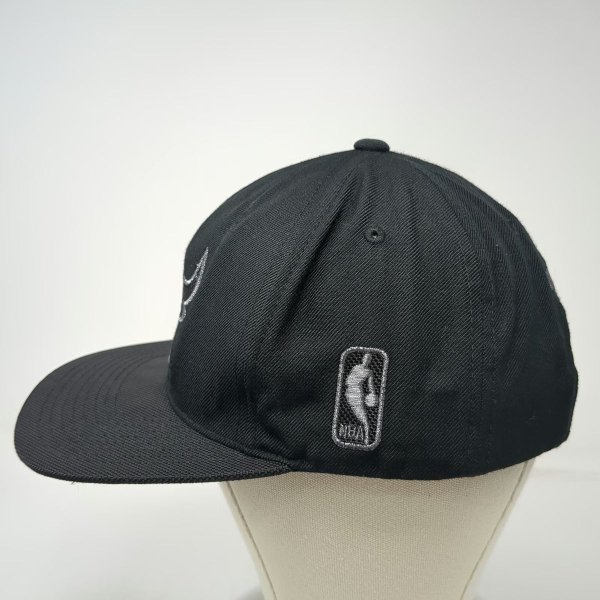 Mitchell & Ness Chicago Bulls NBA Black Snapback Hat One Size Flat Brim Logo