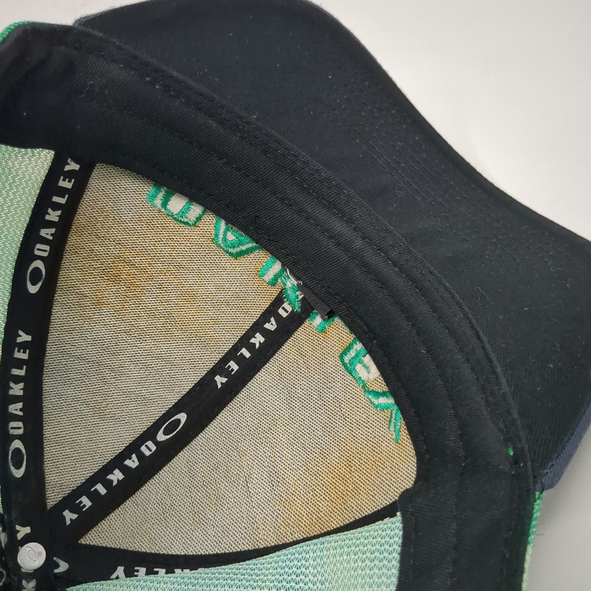 Oakley Trucker Hat Black Green White OSFM Camo Mesh Snapback Embroidered Logo