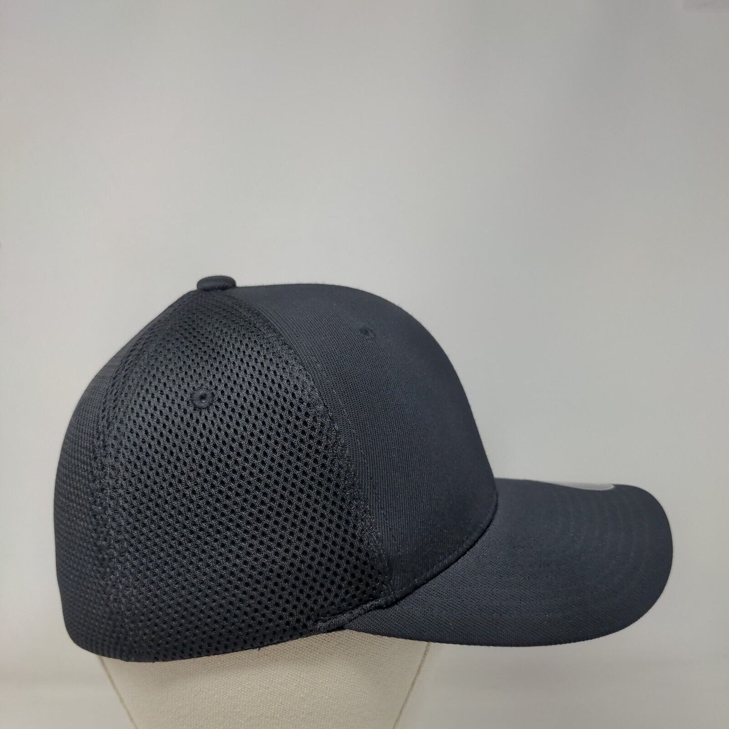 FT Fitted Trucker Hat Black S/M Flexfit Embroidered Breathable 6 Panel Yupoong