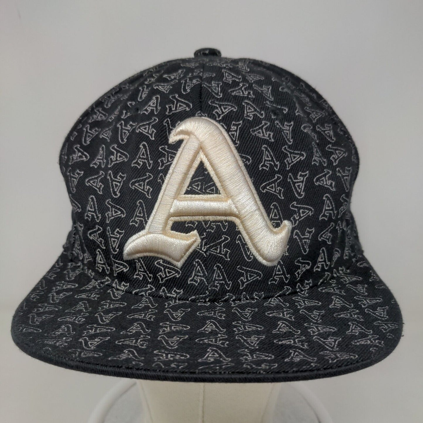 Best Headwear Men's Fitted Flat Bill Hat Black L All Over Print Atlanta Braves